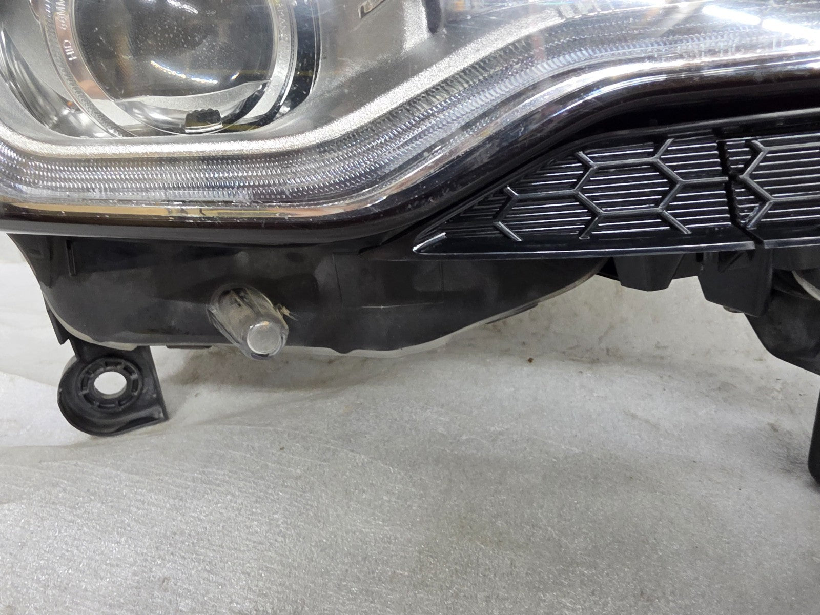 2014-2015 Jeep Grand Cherokee Passenger Xenon Headlight Non-AFS OEM 68111000AC