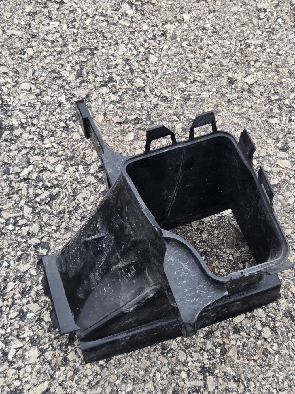 2019-2024 BMW X7 G07 FRONT RIGHT RH BRAKE AIR DUCT TUBE 51747421686 OEM