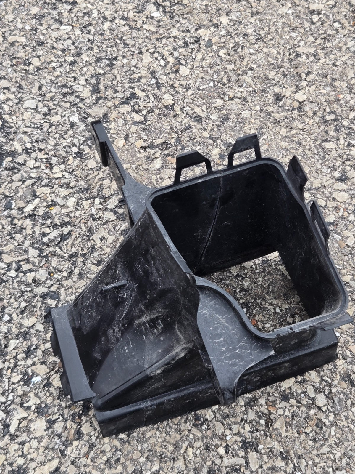 2019-2024 BMW X7 G07 FRONT RIGHT RH BRAKE AIR DUCT TUBE 51747421686 OEM