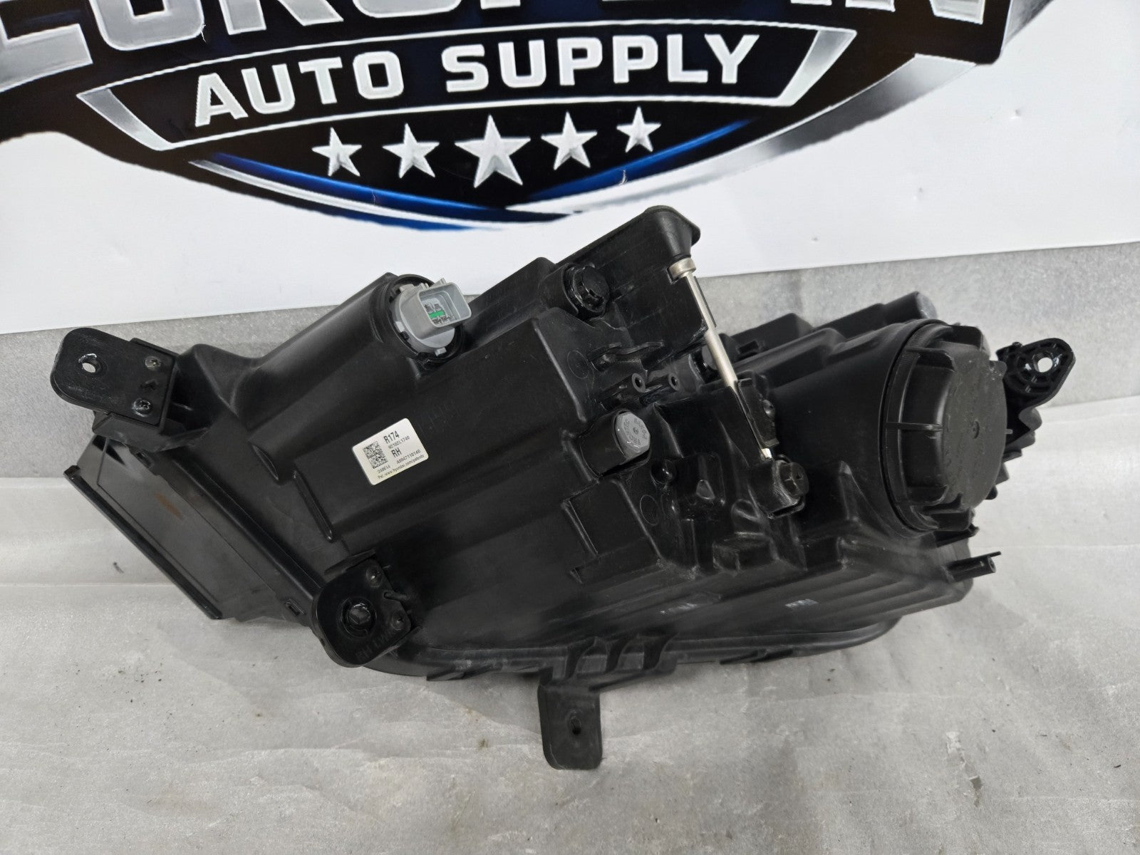2024-2025 Hyundai Sonata Projector LED Headlight RH Passenger OEM 92102L1740
