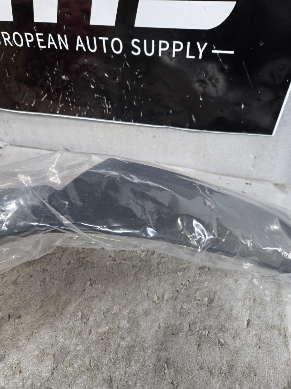 2020-2023 LAND ROVER DEFENDER REAR LEFT WHEEL MOLDING OEM NEW OEM N8BM-290E23-AA