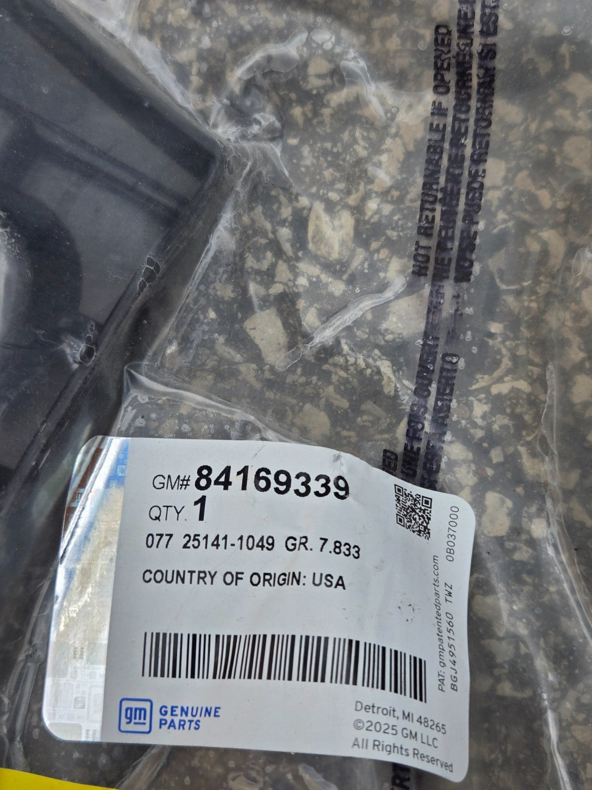 NEW GM OEM 17-18 CADILLAC XT5 REAR BUMPER- GUIDE BRACKET LEFT GMC 84169339