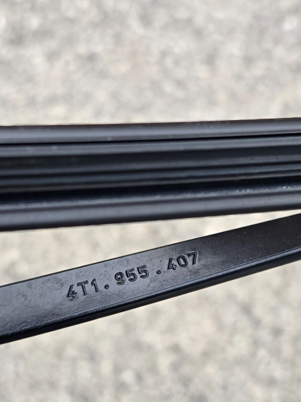 2014-2019 Lamborghini Huracan LP 580-2 Windshield Wiper Arm LH 4T1955407 OEM