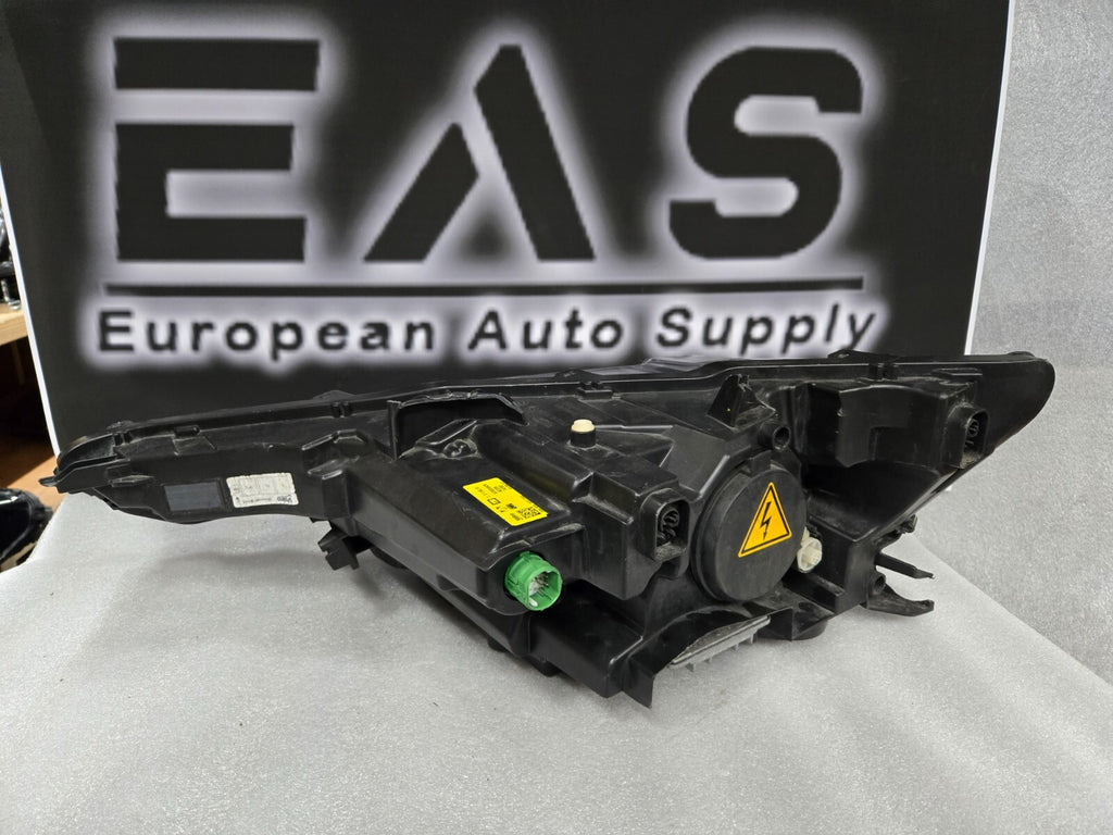 2017-2020 Maserati Levante Right RH Passenger HID Xenon Headlight 670034639 OEM