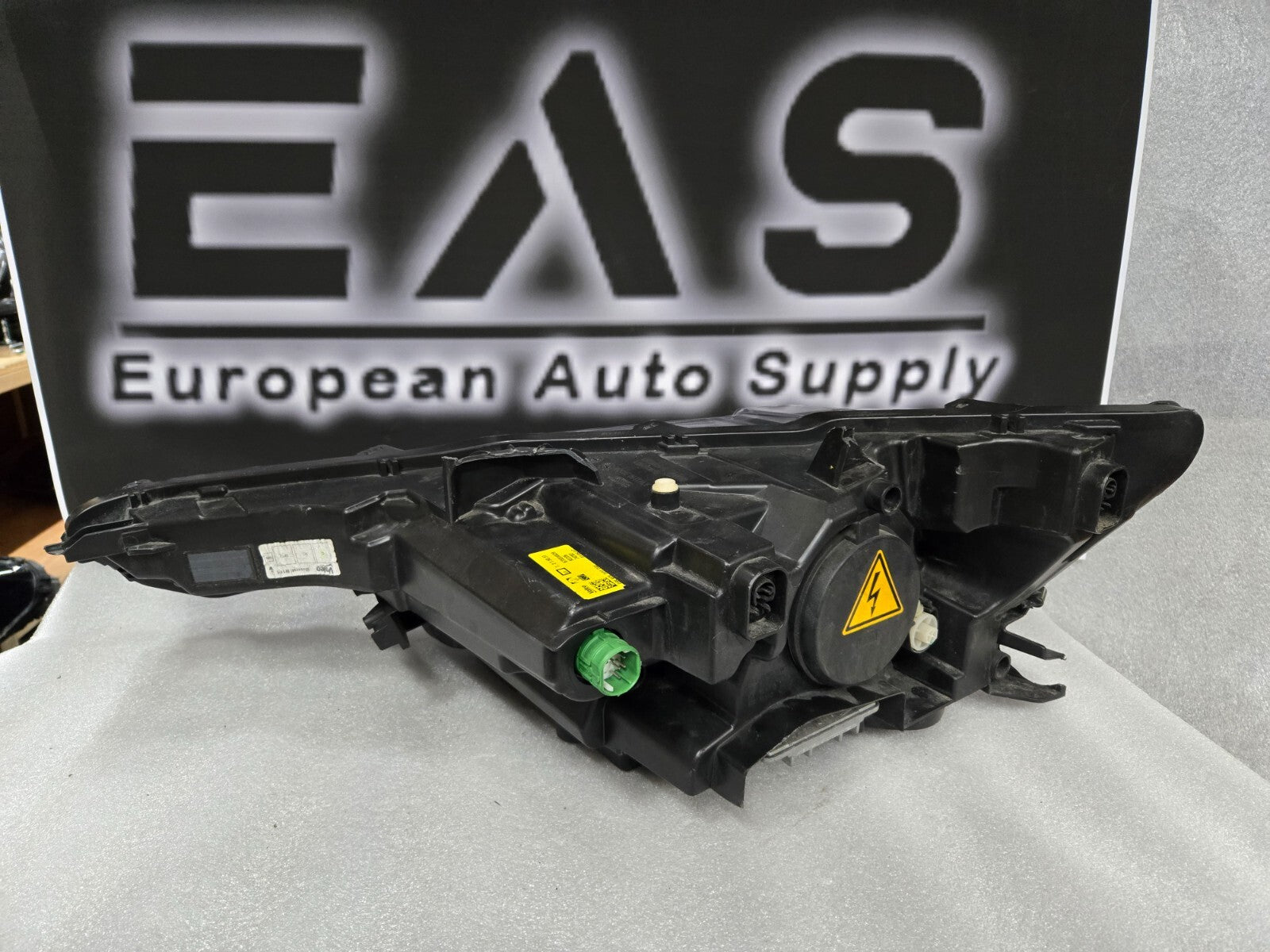 2017-2020 Maserati Levante Right RH Passenger HID Xenon Headlight 670034639 OEM