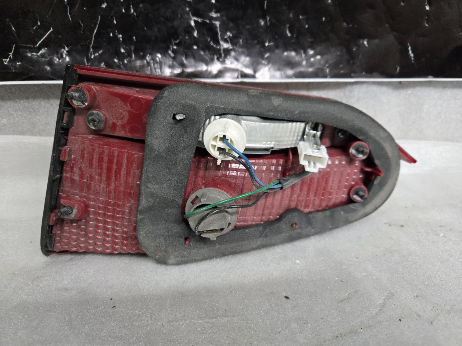 2017-2018 Hyundai Santa Fe Left LH Driver Side Inner Halogen Tail Light OEM