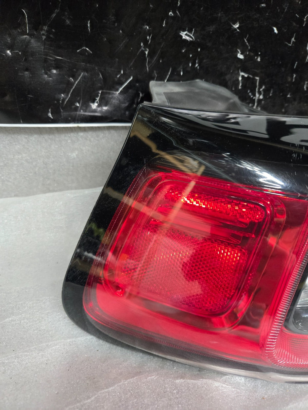 2019-2023 JEEP CHEROKEE REAR LEFT LH QUARTER PANEL TAIL LIGHT LED OEM