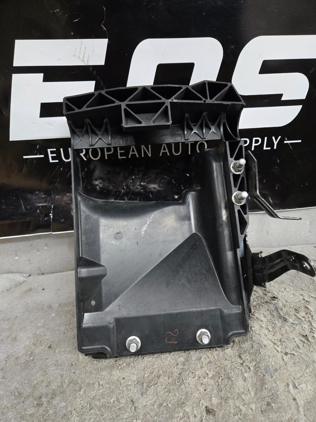 2010-2013 RANGE ROVER L320 RIGHT RADIATOR AIR INTAKE PLASTIC COVER DUCT OEM