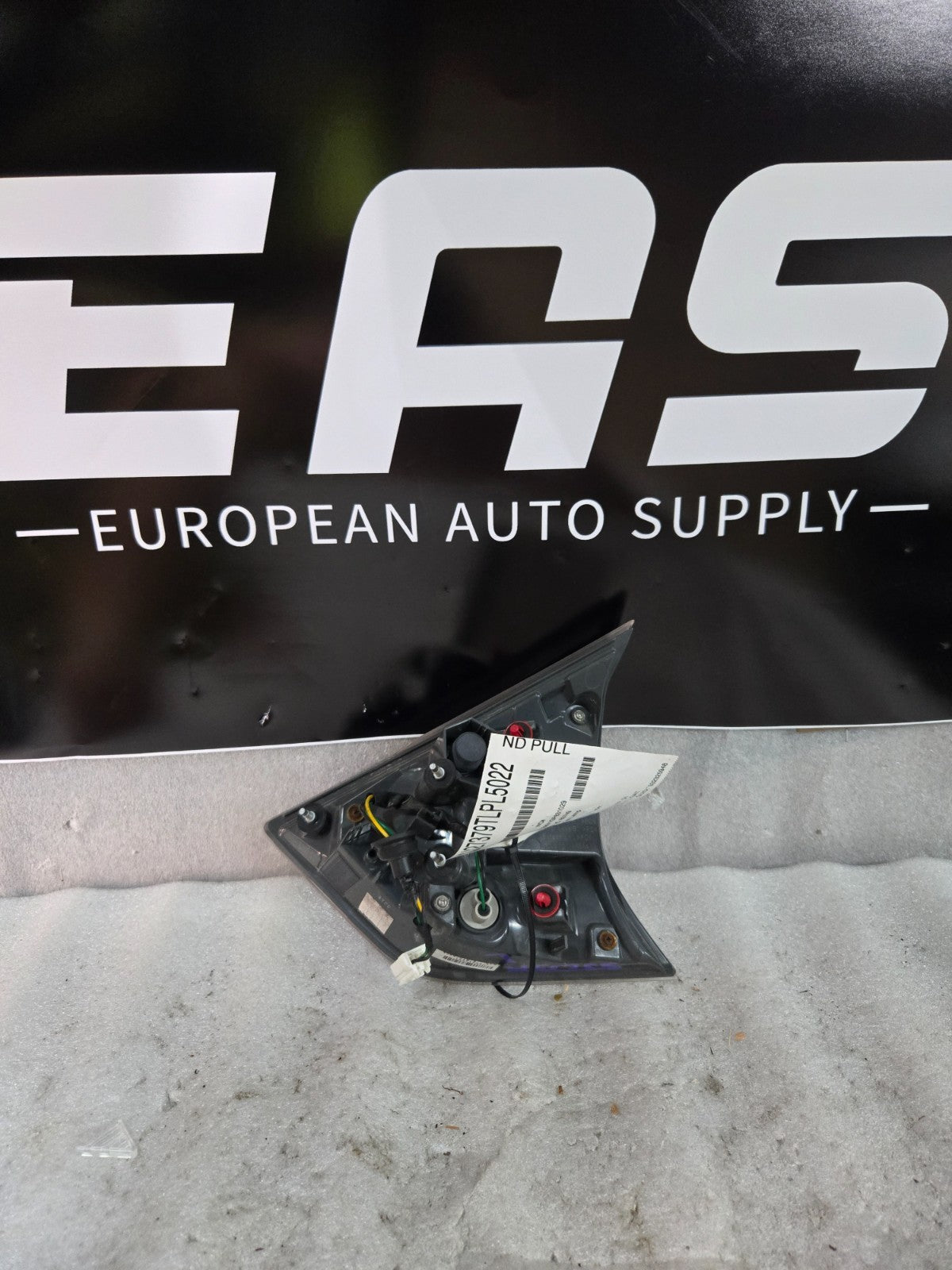 2014-2016 Nissan Rogue Left LH Driver Side Tai Gate Mounted Taillight OEM