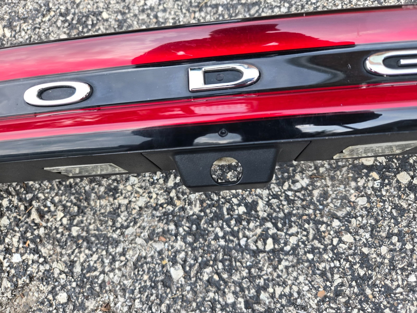 2014-2022 DODGE DURANGO REAR CENTER TAIL LIGHT W/CAMERA CUT OUT OEM 68155950AF