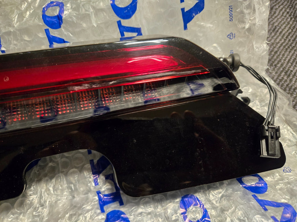 2022 2023 Volvo C40 Tail Light Right  Trunk Lid OEM LED 32365675 RH Side
