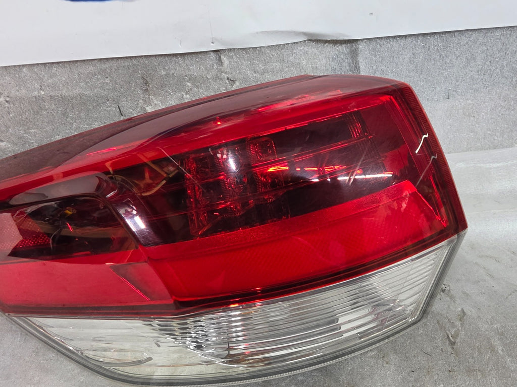 2017 2018 2019 TOYOTA HIGHLANDER TAIL LIGHT LEFT LH DRIVER SIDE OEM