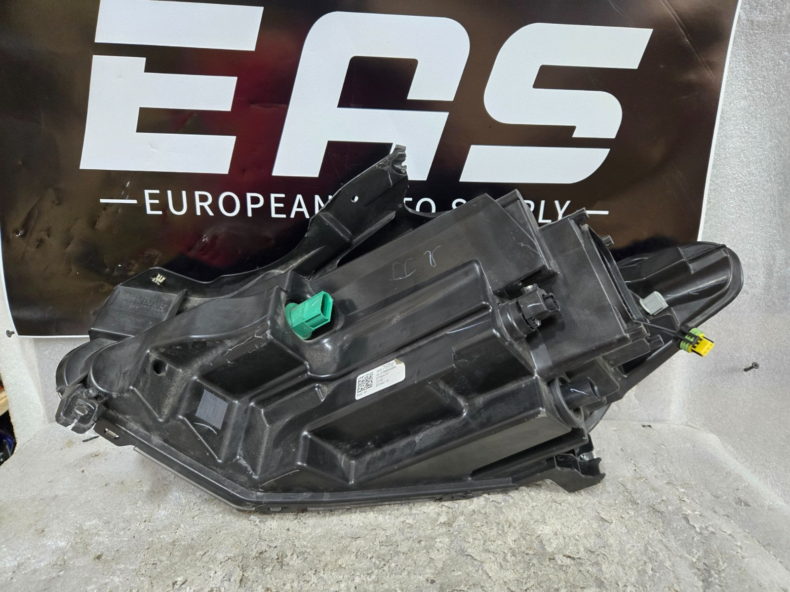 2018 2019 2020 2021 Chevrolet Traverse Headlight Xenon HID RH Right Side OEM