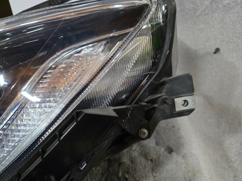 2017-2020 CHRYSLER PACIFICA HEADLIGHT OEM LEFT DRIVER SIDE HID XENON 68228949AF