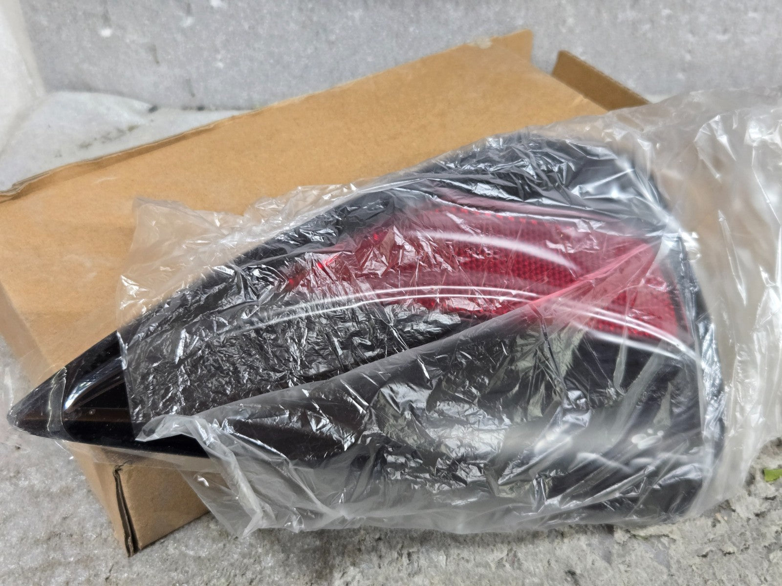 2017- 2021 2022 2023 TESLA MODEL Y 3 DOOR REFLEX LENS RIGHT 1518783-00-B OEM