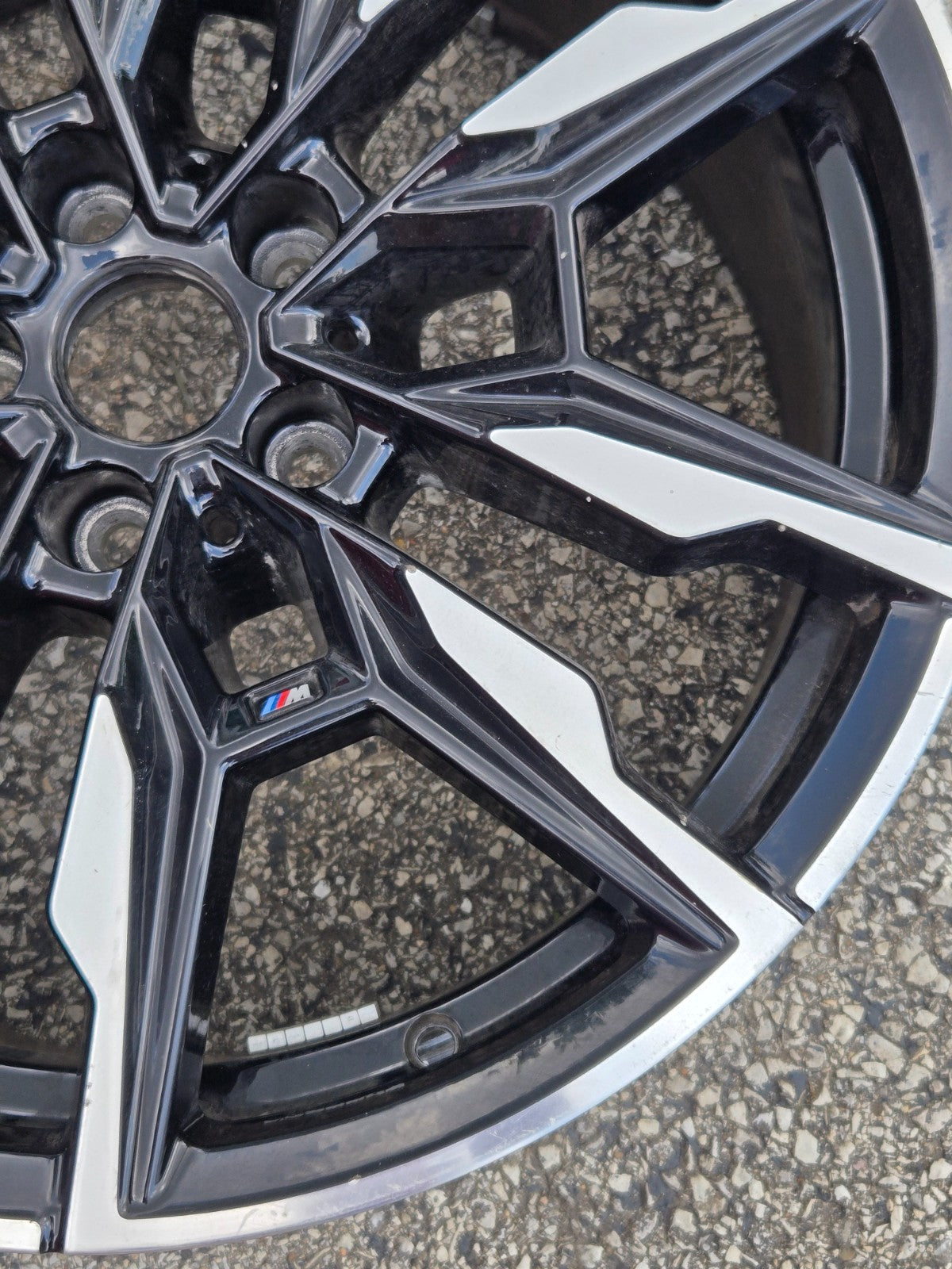 2024 BMW i5 G26 M440i Front Rim Wheel 19x8.5" ET35 Style 861M Black / Silver OEM