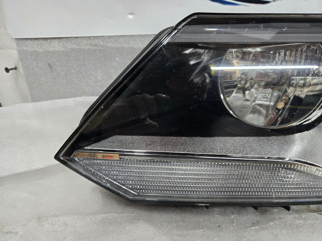 2012-2018 Volkswagen Tiguan Left LH Driver Side Halogen Headlight 5N0941005 OEM