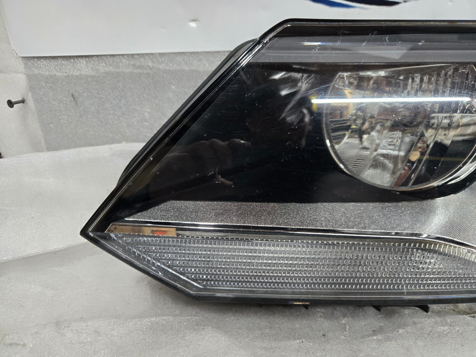 2012-2018 Volkswagen Tiguan Left LH Driver Side Halogen Headlight 5N0941005 OEM