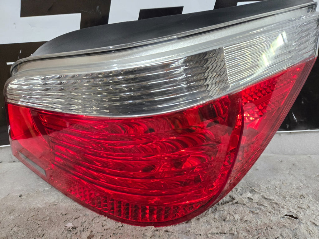 2004-2007 BMW E60 5 SERIES REAR RIGHT RH PASSENGER TAIL LIGHT LAMP OEM 7165740