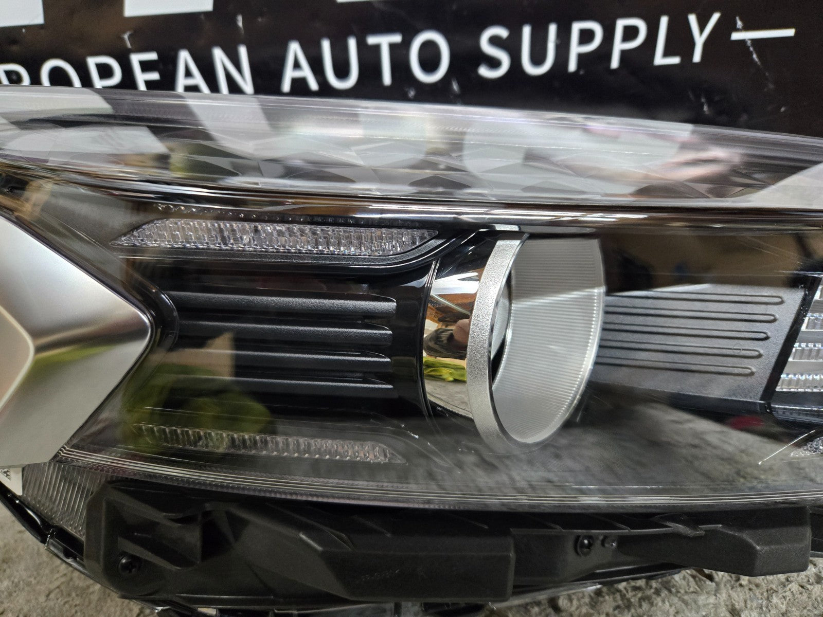 2022-2024 KIA FORTE RIGHT RH PASSENGER SIDE HEADLIGHT OEM W/ LED DRL 92102M7600