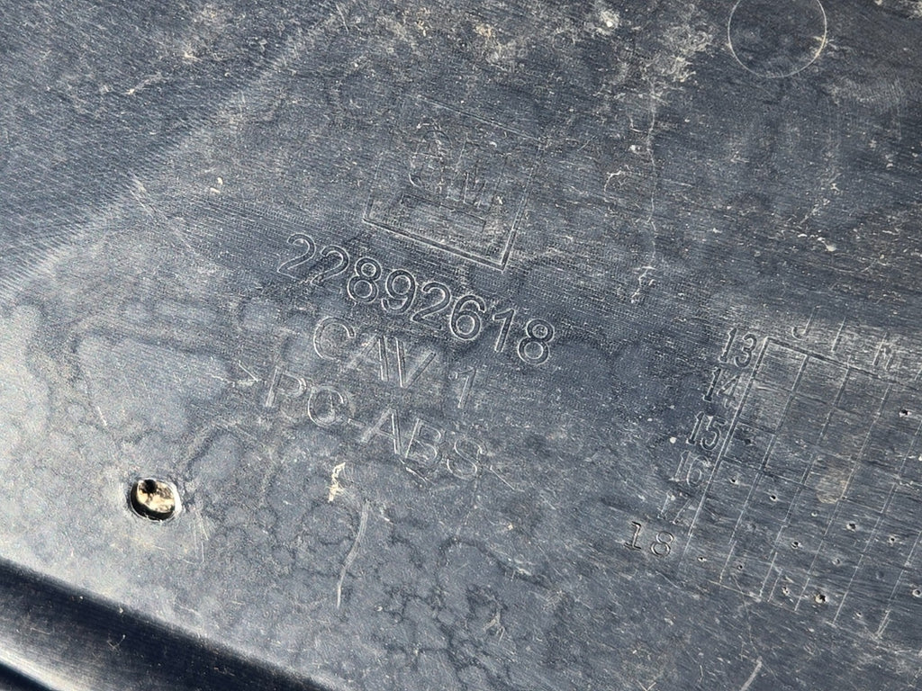 15-20 CHEVROLET SUBURBAN TAILGATE LIFTGATE ROOF SPOILER LOWER COVER OEM 22892618