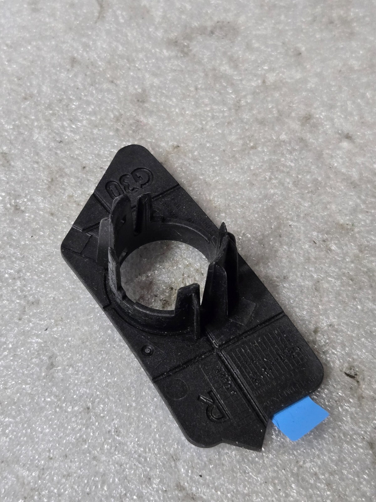 2018-2020 BMW M550 FRONT RIGHT BUMPER PDC PARKING SENSOR SUPPORT BRACKET CAP OEM