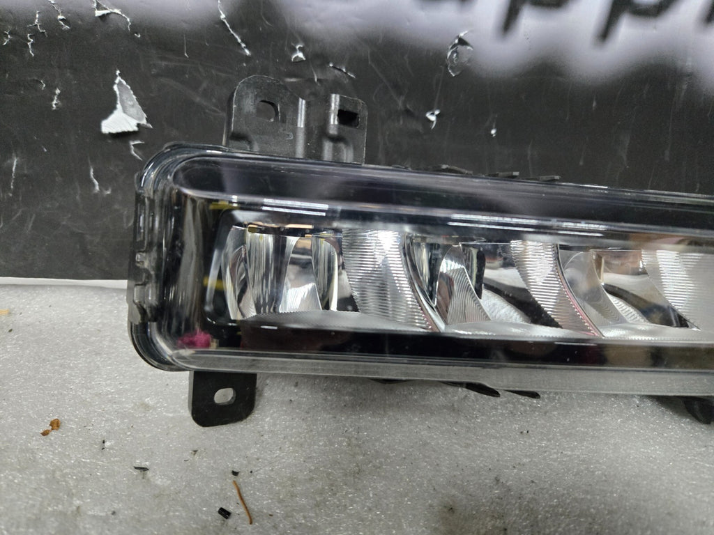 2019-2024 BMW G20 G28 430i 330i RIGHT PASSENGER SIDE FOG LIGHT 63178089526 OEM