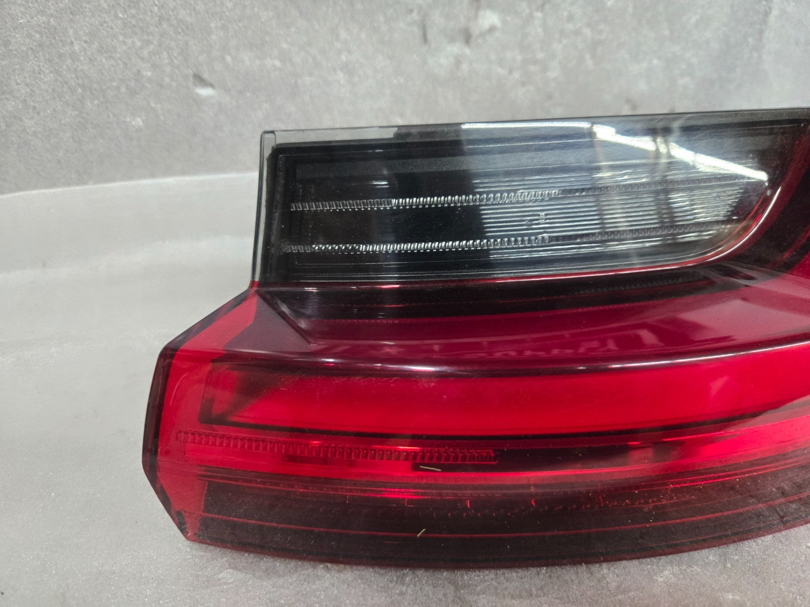 2019-2023 BMW X4 G02 REAR RH RIGHT PASSENGER OUTER QUARTER TAIL LIGHT LAMP OEM