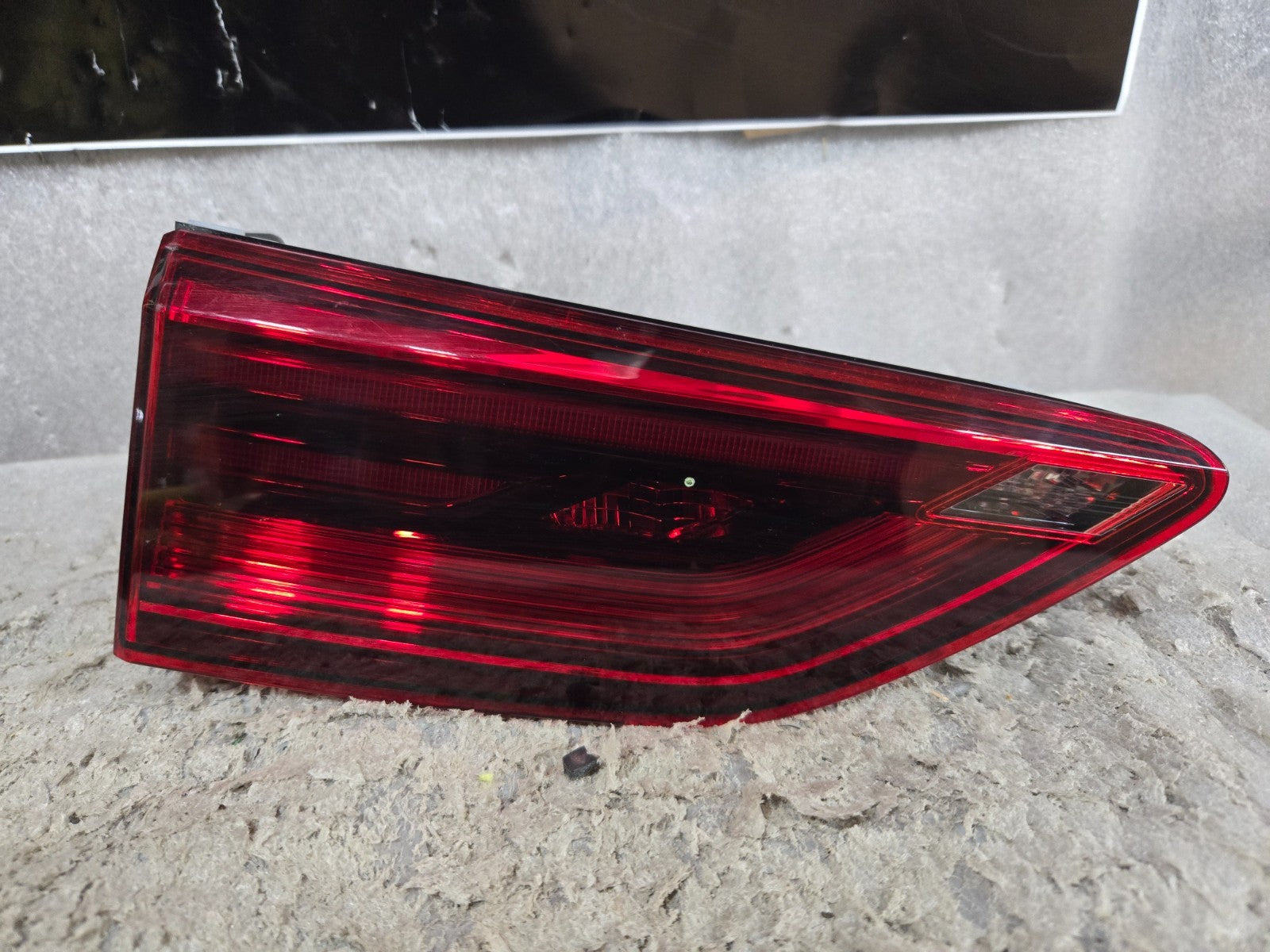 2022 VOLKSWAGEN GOLF R MK8 LEFT DRIVER INNER TRUNK LID TAILLIGHT TAIL LAMP OEM