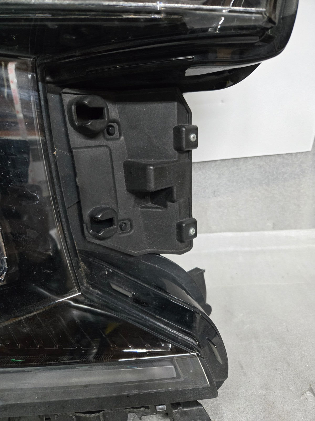 2021 2022 2023 GMC Yukon XL/SLT/SLE LED Headlight Passenger Right OEM 85162503