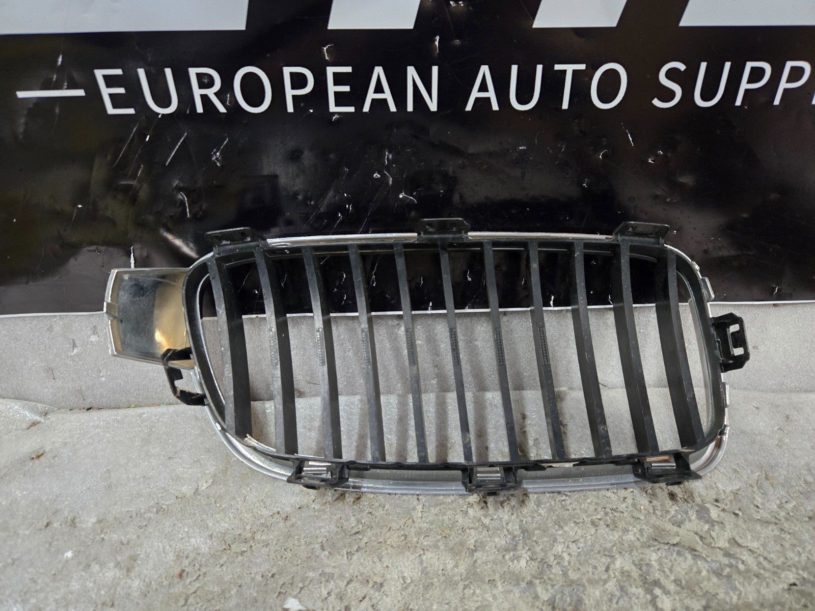 2012 - 2015 BMW 3 Series Front Kidney Grille Left + Right Side 5113-7255411 OEM