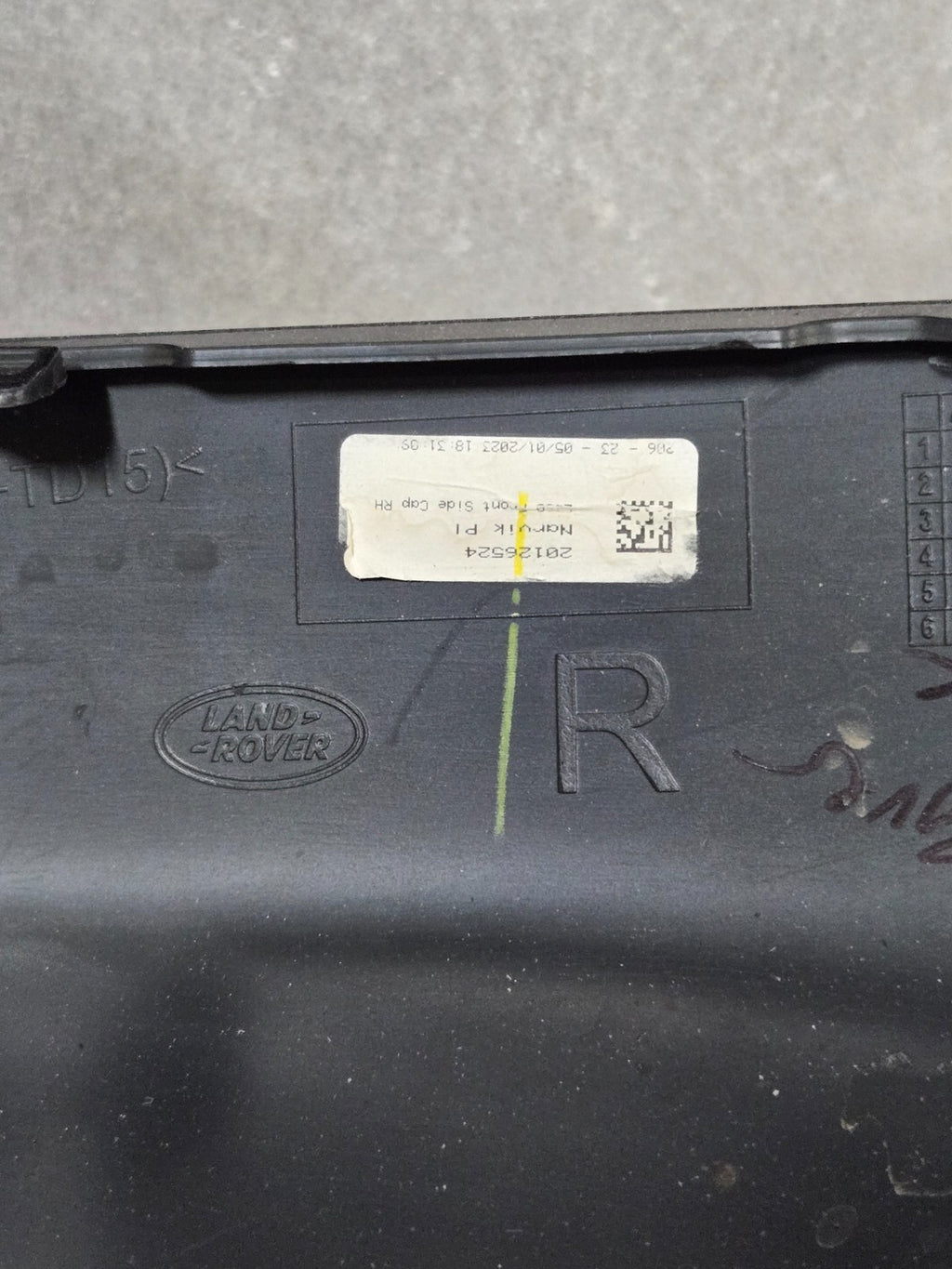 2022 2023 2024 Range Rover Vogue Front Right Lower Bumper Trim OEM M8E2-17E784-A