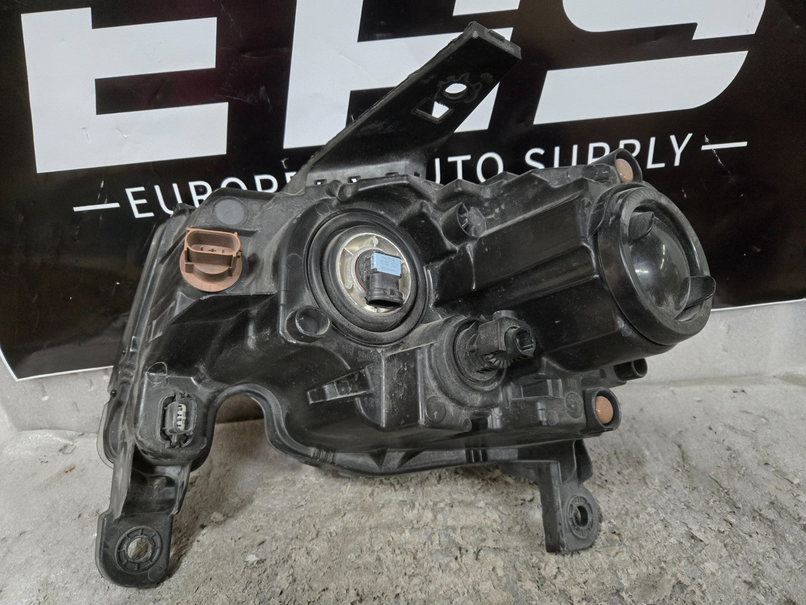 2016-2021 Jeep Grand Cherokee Base Halogen Right Side Headlight OEM 68289234-AE