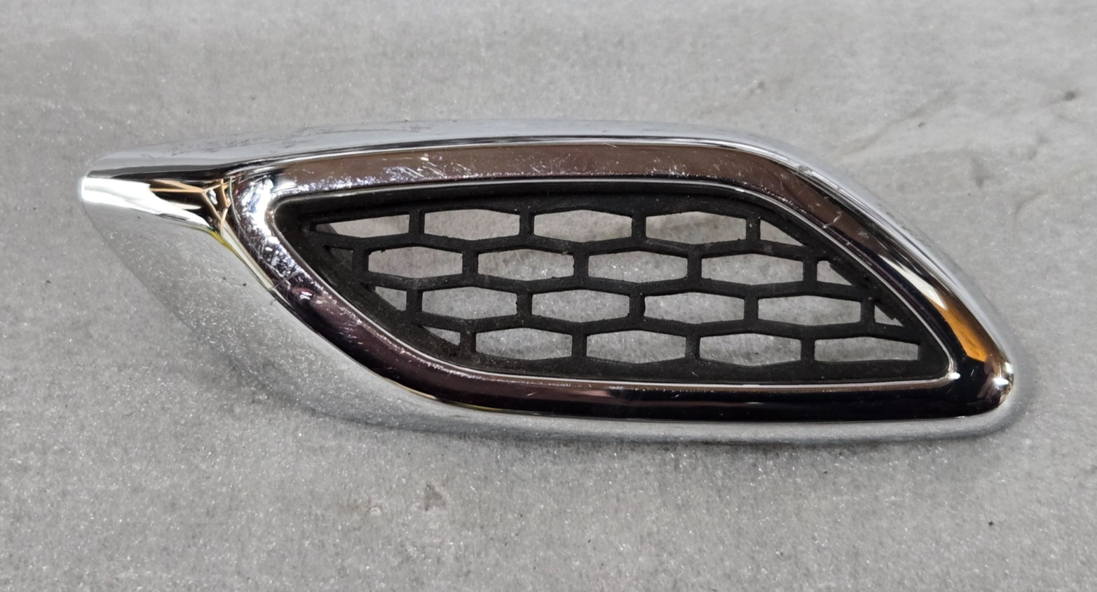 2017-2022 Maserati Levante Driver Left LH Fender Grille Vent 670040332 OEM