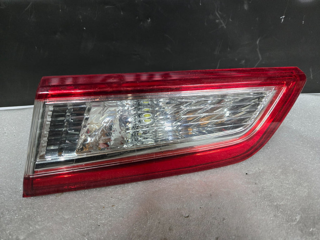 2012-2014 TOYOTA CAMRY PASSENGER RH TAIL LIGHT INNER DECKLID MOUNTED TAILLIGHT 