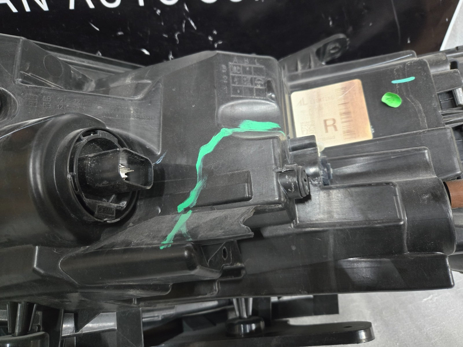 2019–2023 JEEP CHEROKEE RIGHT RH PASSENGER SIDE LED HEADLIGHT OEM P68275944AG