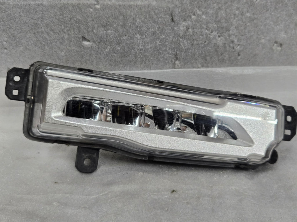 2019-2023 BMW G05 G06 G07 X5 X6 X7 Front Right RH LED Fog Light 63177406366 OEM