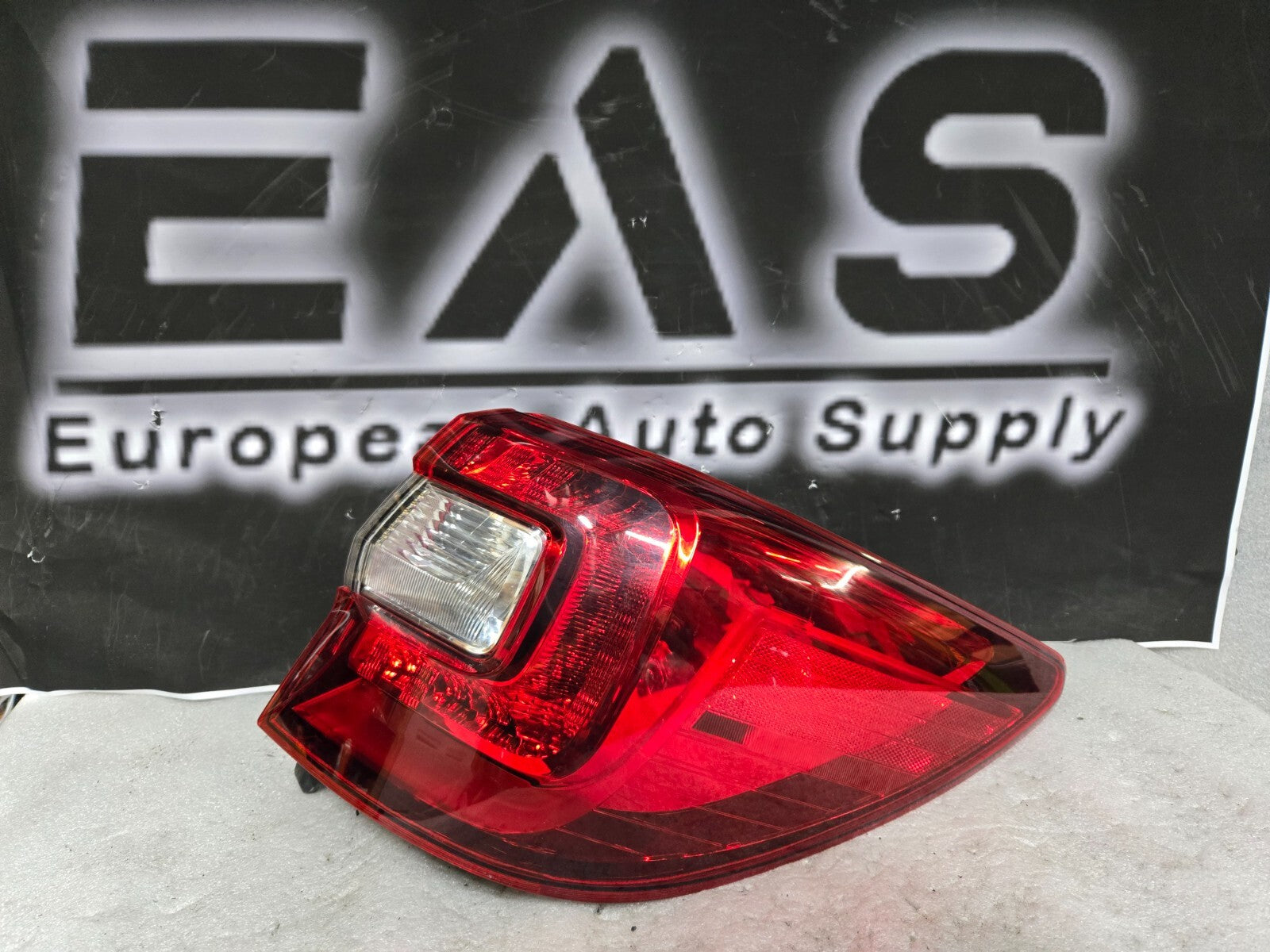 2015-2019 SUBARU OUTBACK HALOGEN HALOGEN REAR RIGHT RH TAIL LIGHT OEM