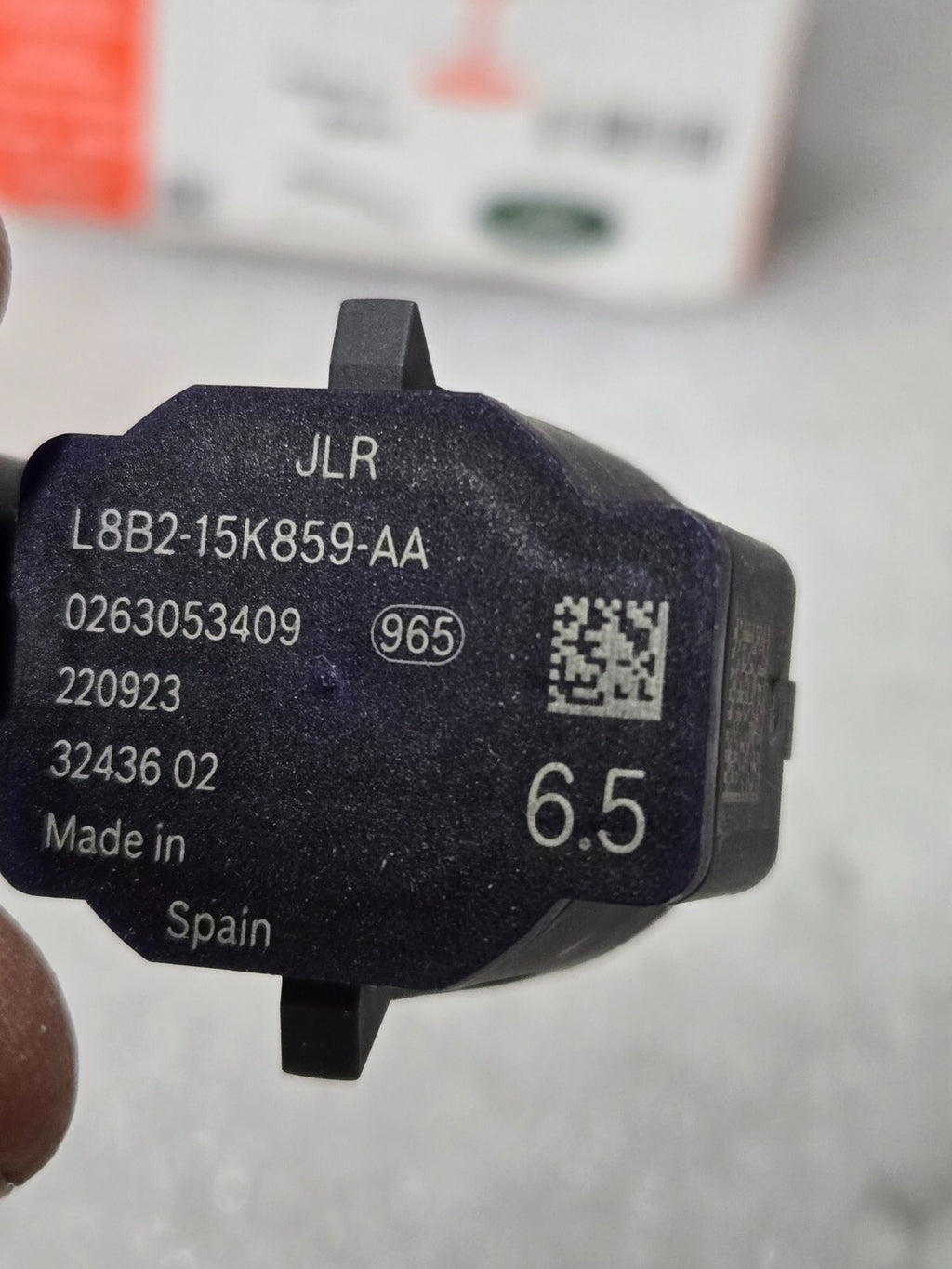 2020-2024 LAND ROVER DEFENDER L663 PDC SENSOR OEM L8B2-15K859-AA LR140873