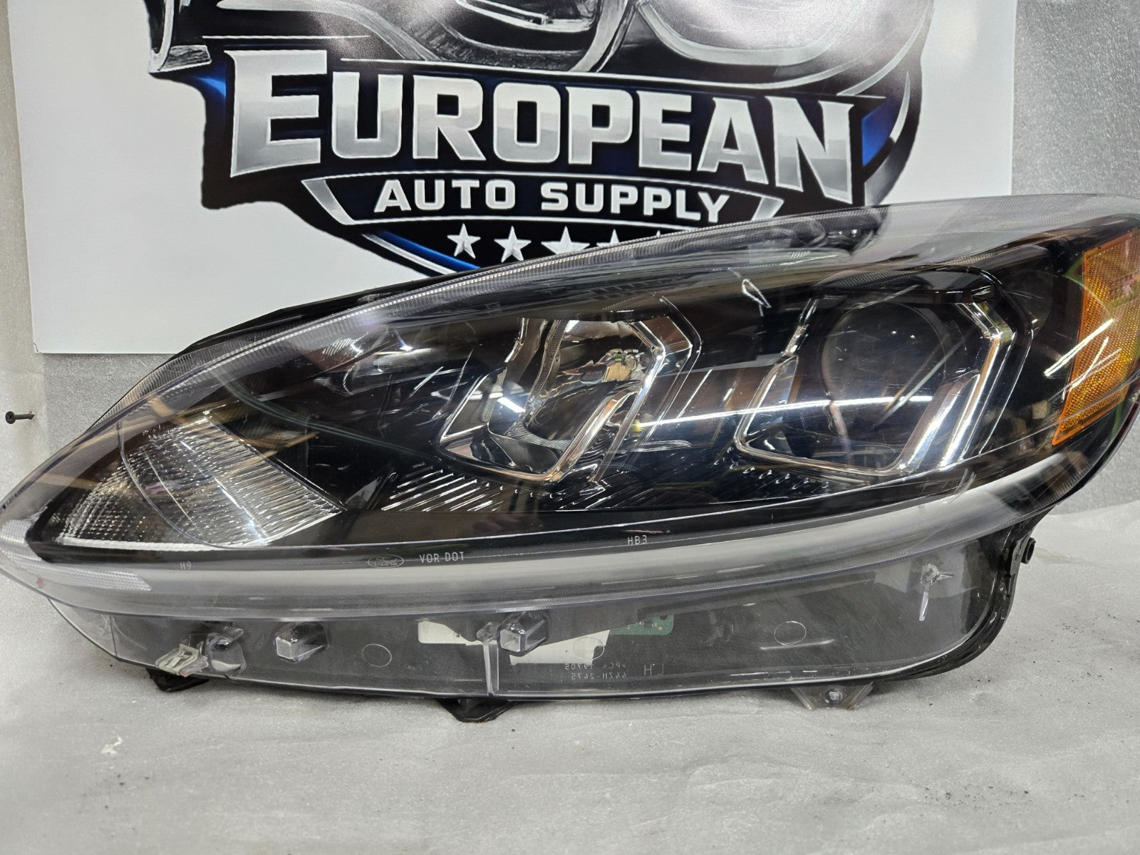 2020-2022 Ford Escape Left Driver Side Projector MID Halogen w/LED Headlight OEM