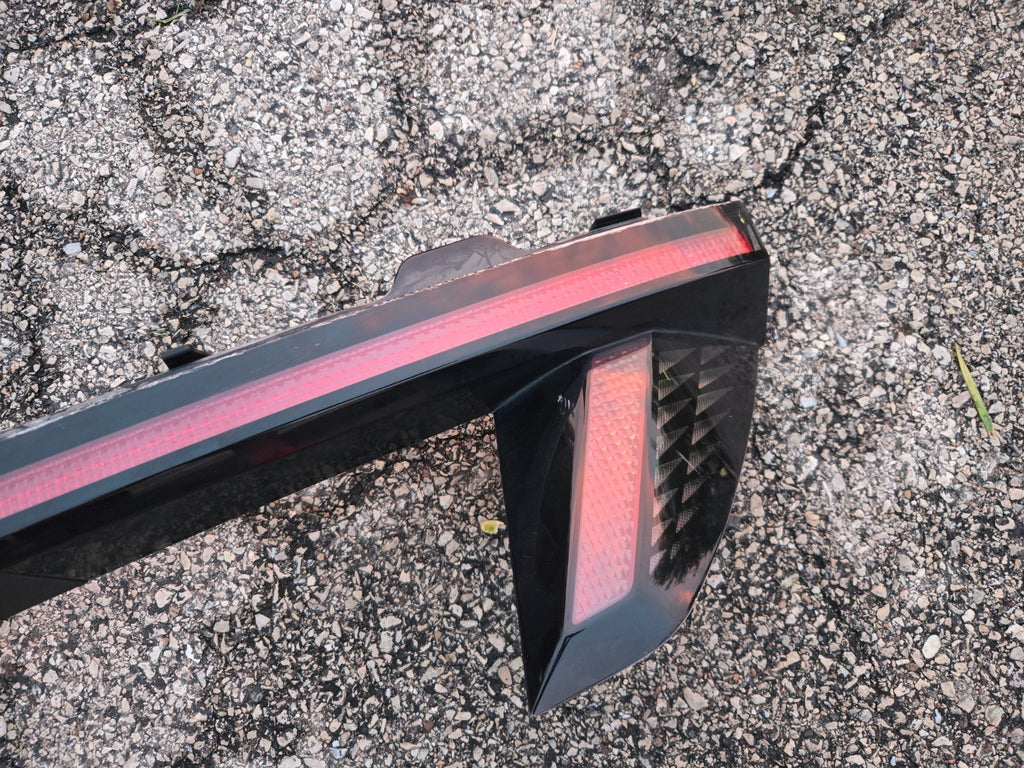 2022-2024 Hyundai Tucson Rear Tail Light Bar 92403-N9150 OEM w/ Camera