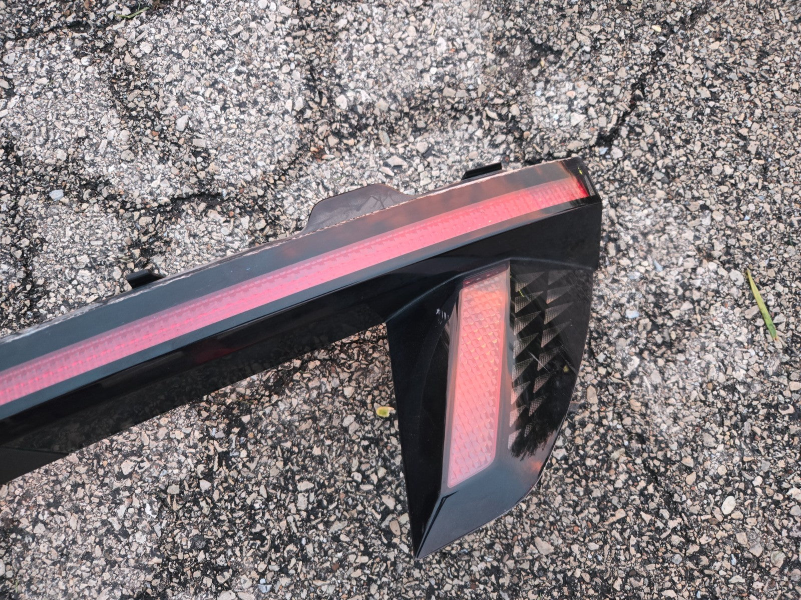 2022-2024 Hyundai Tucson Rear Tail Light Bar 92403-N9150 OEM w/ Camera