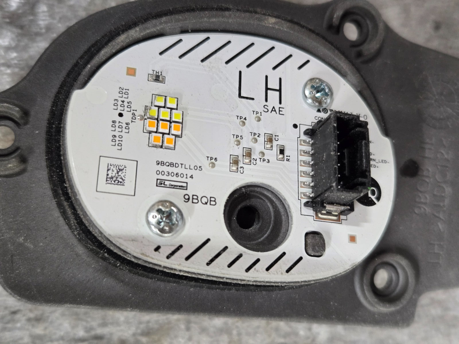 2024-2026 BUICK ENVISTA LEFT LH HEADLIGHT LED CORNERING TURN SIGNAL MODULE OEM