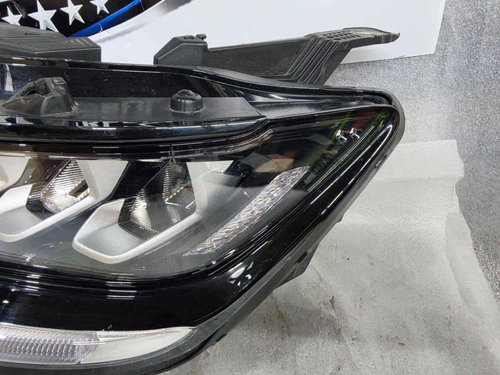 2021-2023 Kia Sorento Reflector LED Headlight Driver Left LH OEM 92101-R5220