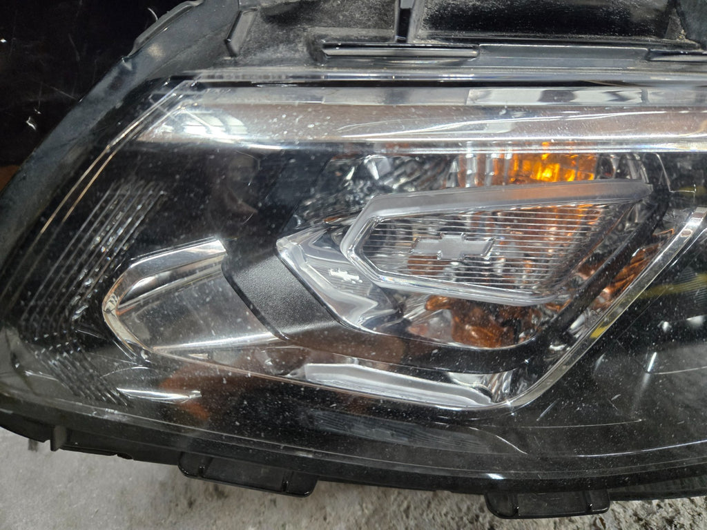 2016-2018 Chevrolet Malibu Halogen Left Side Headlight Assembly GM 84324410 OEM
