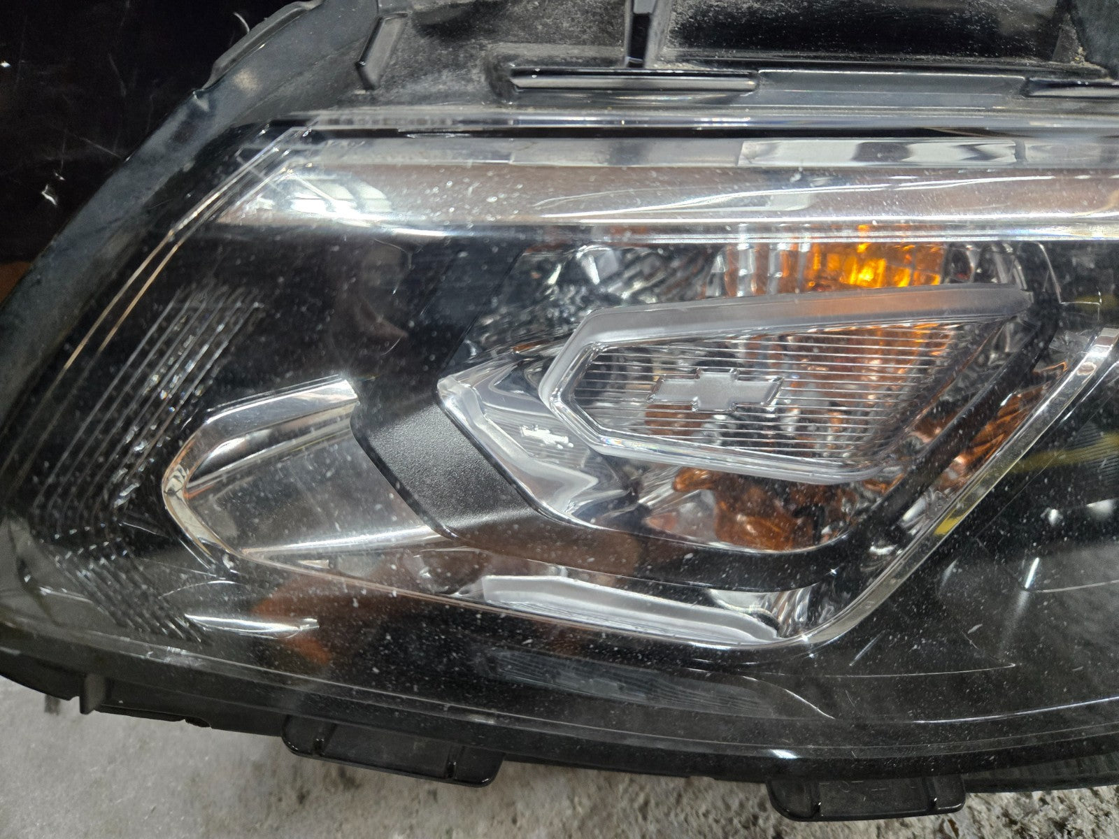 2016-2018 Chevrolet Malibu Halogen Left Side Headlight Assembly GM 84324410 OEM