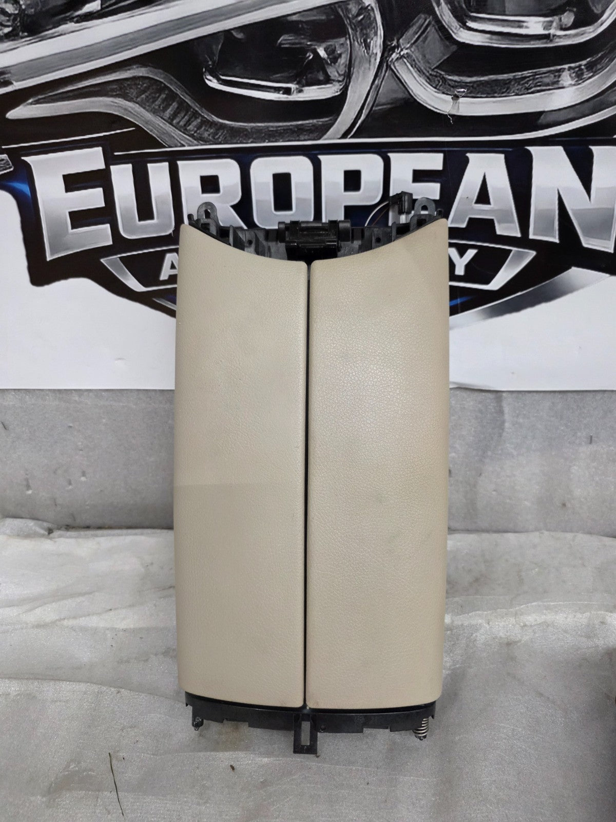 2016-2022 MERCEDES GLC300 X253 CENTER CONSOLE ARMREST LID OEM A2055406865 BEIGE