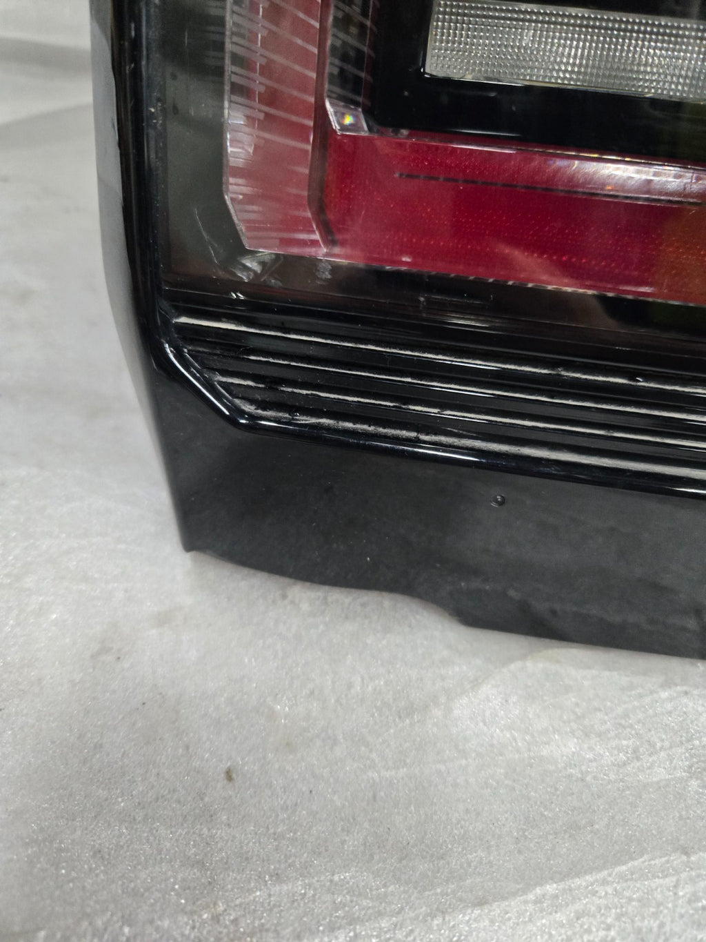 2024-2026 GMC Hummer EV SUV Right RH LED Tail Light OEM 85008694 *Lens Chip