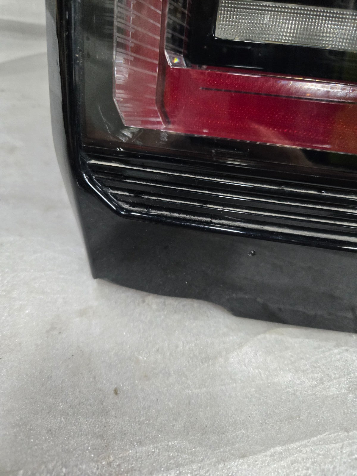 2024-2026 GMC Hummer EV SUV Right RH LED Tail Light OEM 85008694 *Lens Chip