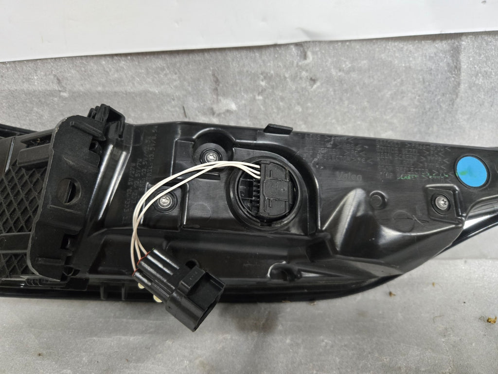2018-2023 LAND RANGE ROVER VELAR REAR LEFT DRIVER SIDE OUTER TAILLIGHT LAMP OEM
